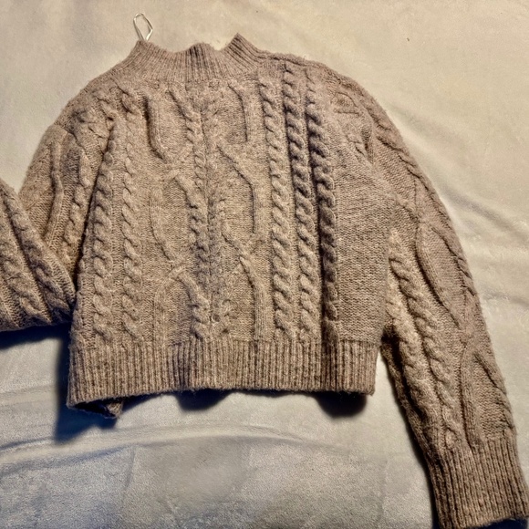 Jessica Simpson Crop Sweater - Picture 1 of 1